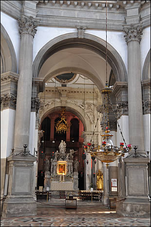 Vue du maître-autel de Santa Maria della Salute