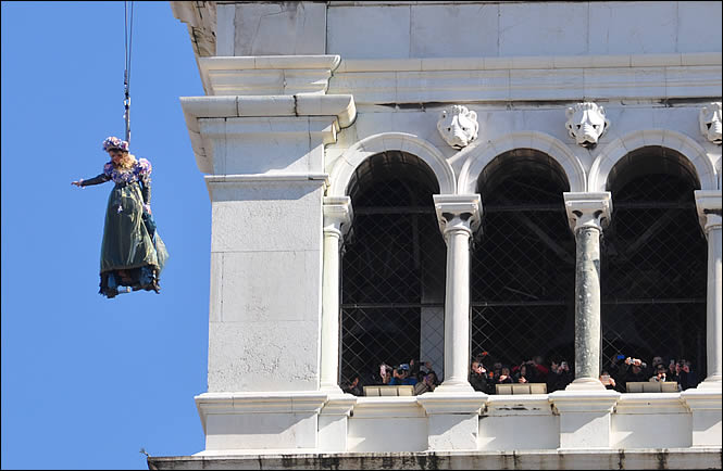 Le vol de l'Ange au carnaval de Venise