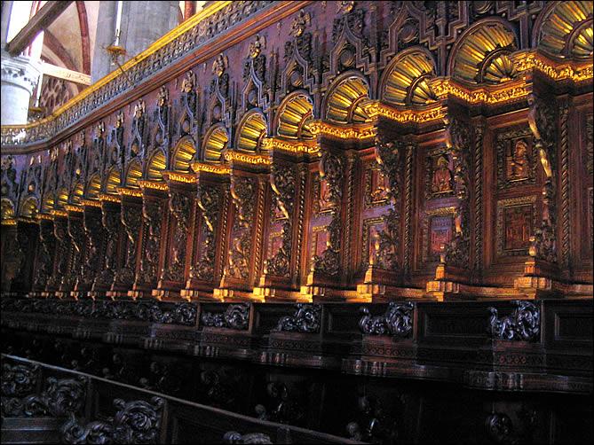 Les stalles sculptées du choeur des moines