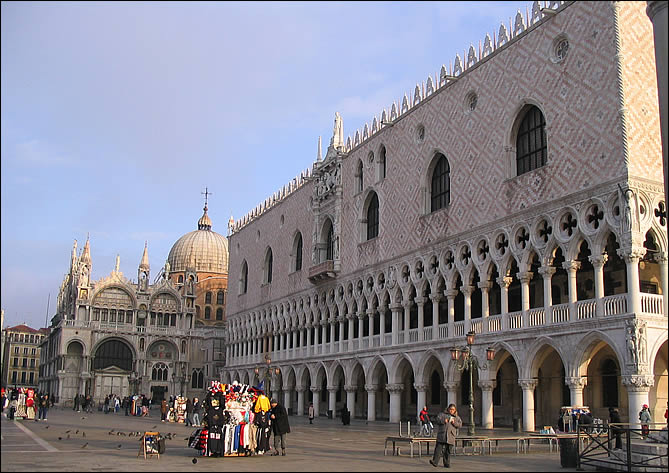 La façade du palais des Doges, côté piazzetta
