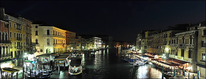 Vue depuis le pont du Rialto la nuit