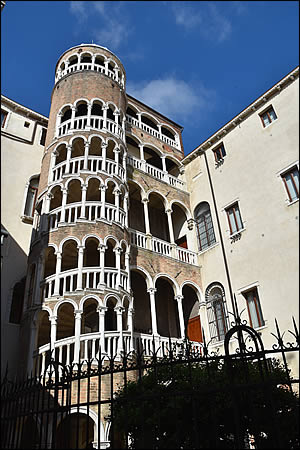 Vue du Scala Contarini del Bovolo